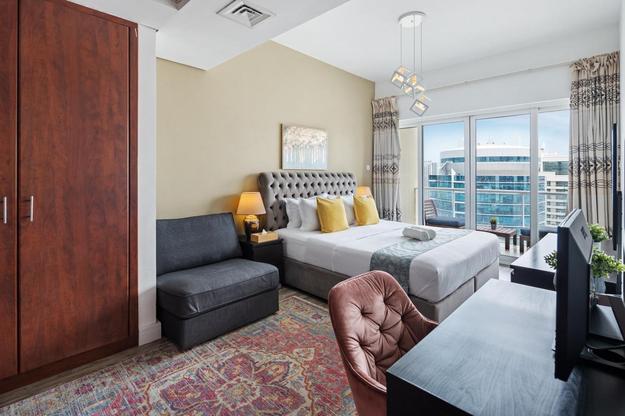 Modern & Spacious 2-Bed Condo With Panoramic Lake Views, Dual Balconies, Steps From Dubai Jlt Metro By "La Buena Vida Holiday Homes" Екстериор снимка