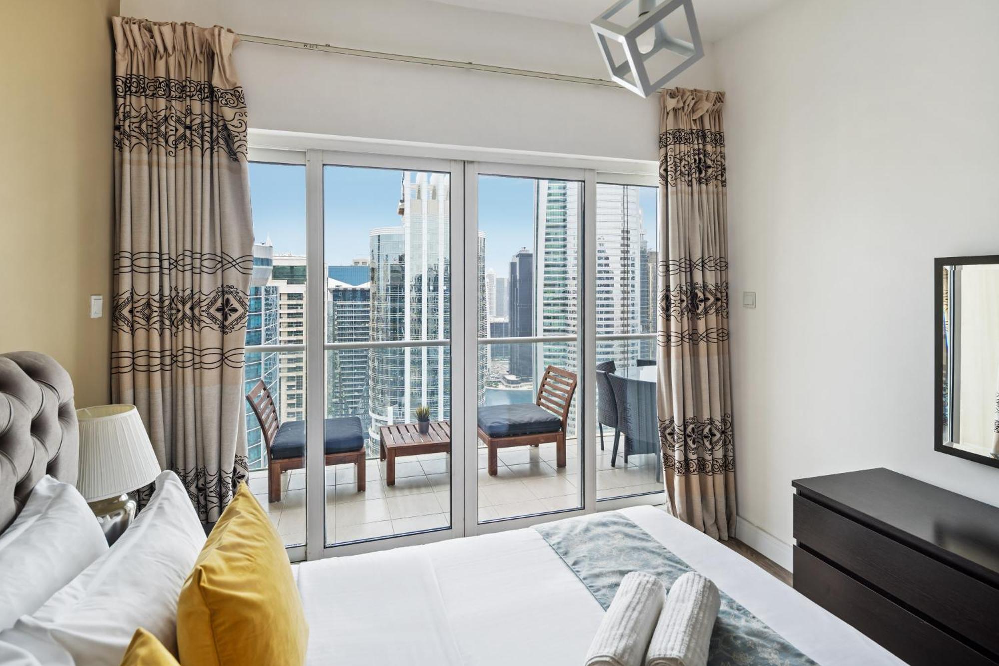 Modern & Spacious 2-Bed Condo With Panoramic Lake Views, Dual Balconies, Steps From Dubai Jlt Metro By "La Buena Vida Holiday Homes" Екстериор снимка