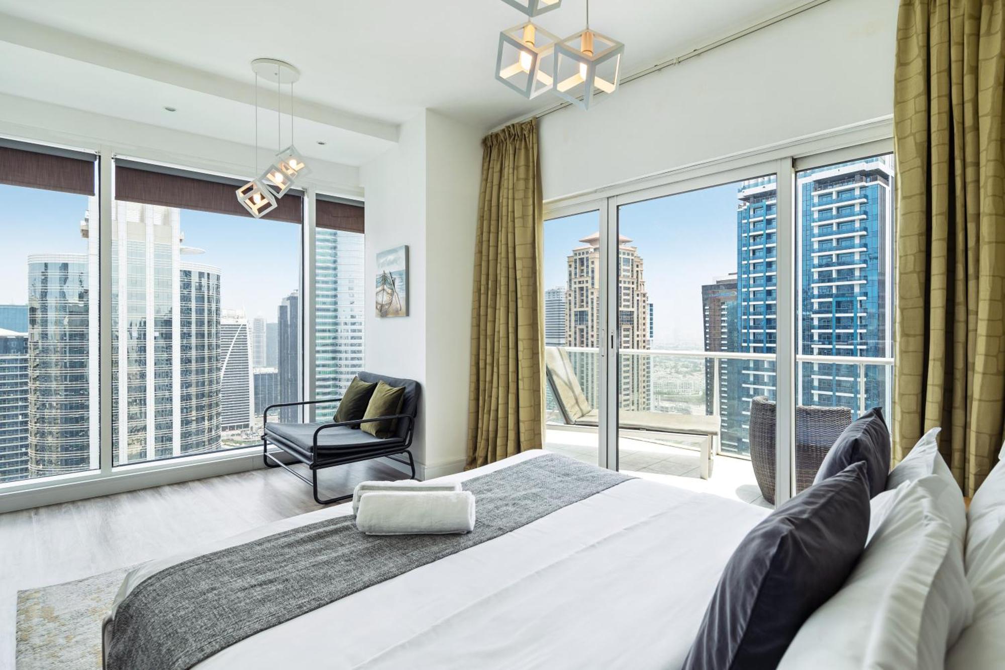 Modern & Spacious 2-Bed Condo With Panoramic Lake Views, Dual Balconies, Steps From Dubai Jlt Metro By "La Buena Vida Holiday Homes" Екстериор снимка