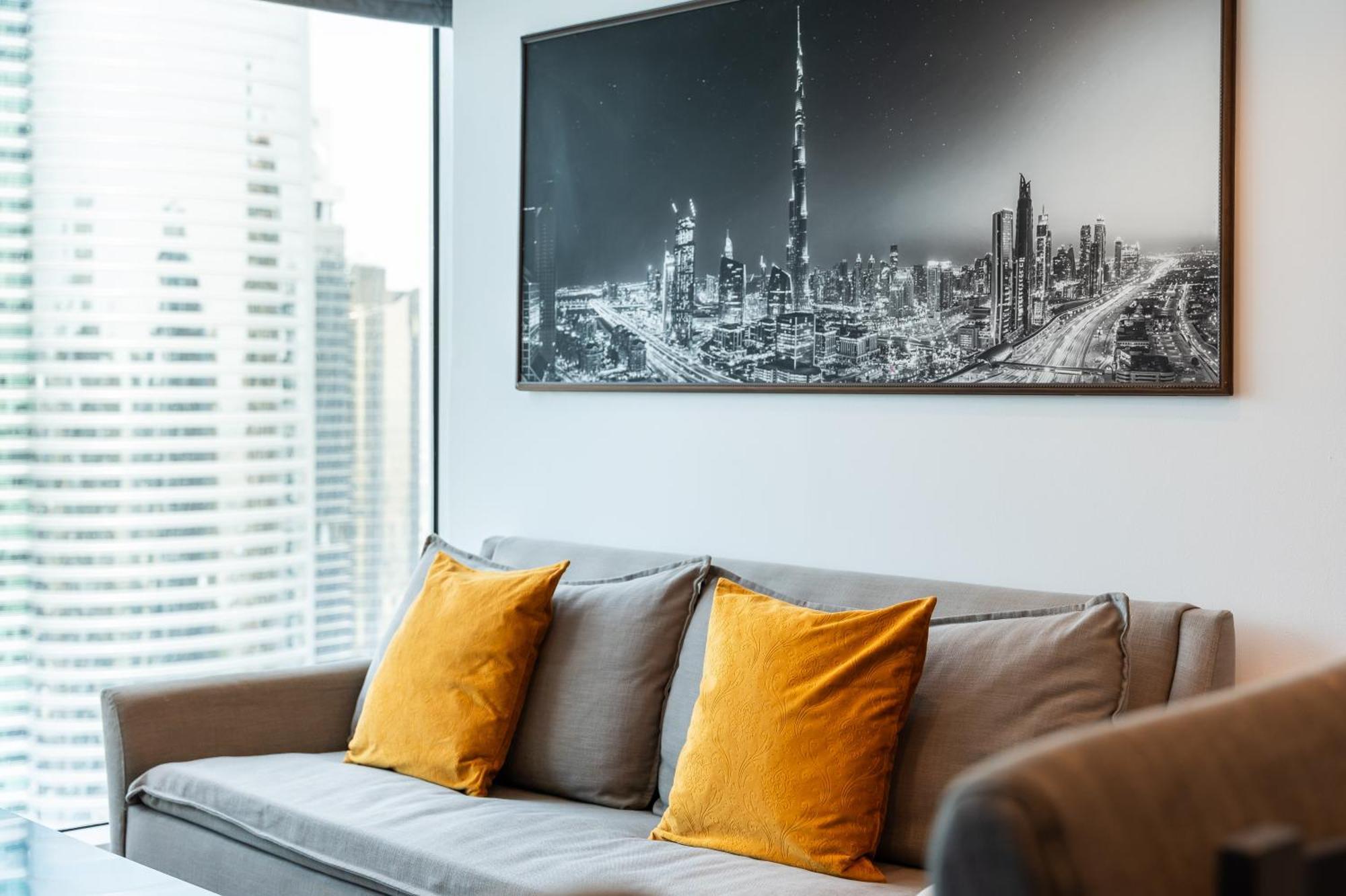 Modern & Spacious 2-Bed Condo With Panoramic Lake Views, Dual Balconies, Steps From Dubai Jlt Metro By "La Buena Vida Holiday Homes" Екстериор снимка