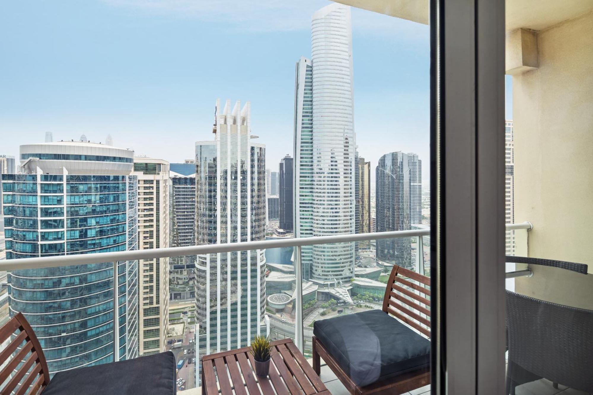 Modern & Spacious 2-Bed Condo With Panoramic Lake Views, Dual Balconies, Steps From Dubai Jlt Metro By "La Buena Vida Holiday Homes" Екстериор снимка