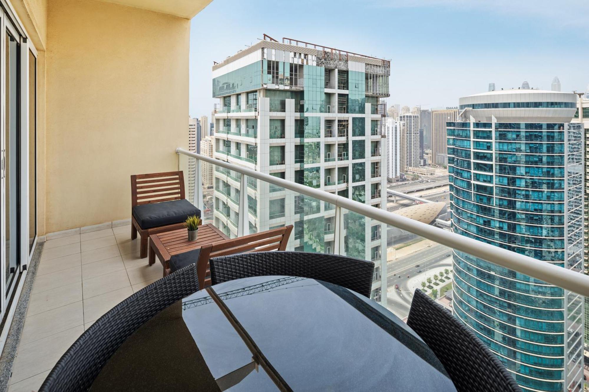 Modern & Spacious 2-Bed Condo With Panoramic Lake Views, Dual Balconies, Steps From Dubai Jlt Metro By "La Buena Vida Holiday Homes" Екстериор снимка