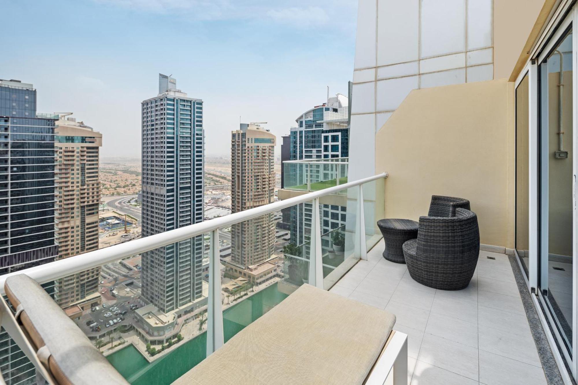 Modern & Spacious 2-Bed Condo With Panoramic Lake Views, Dual Balconies, Steps From Dubai Jlt Metro By "La Buena Vida Holiday Homes" Екстериор снимка