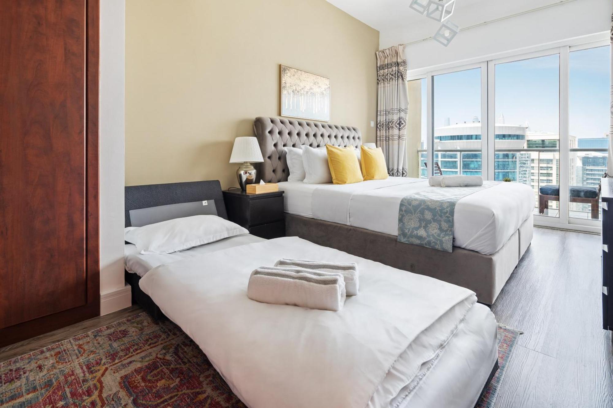 Modern & Spacious 2-Bed Condo With Panoramic Lake Views, Dual Balconies, Steps From Dubai Jlt Metro By "La Buena Vida Holiday Homes" Екстериор снимка