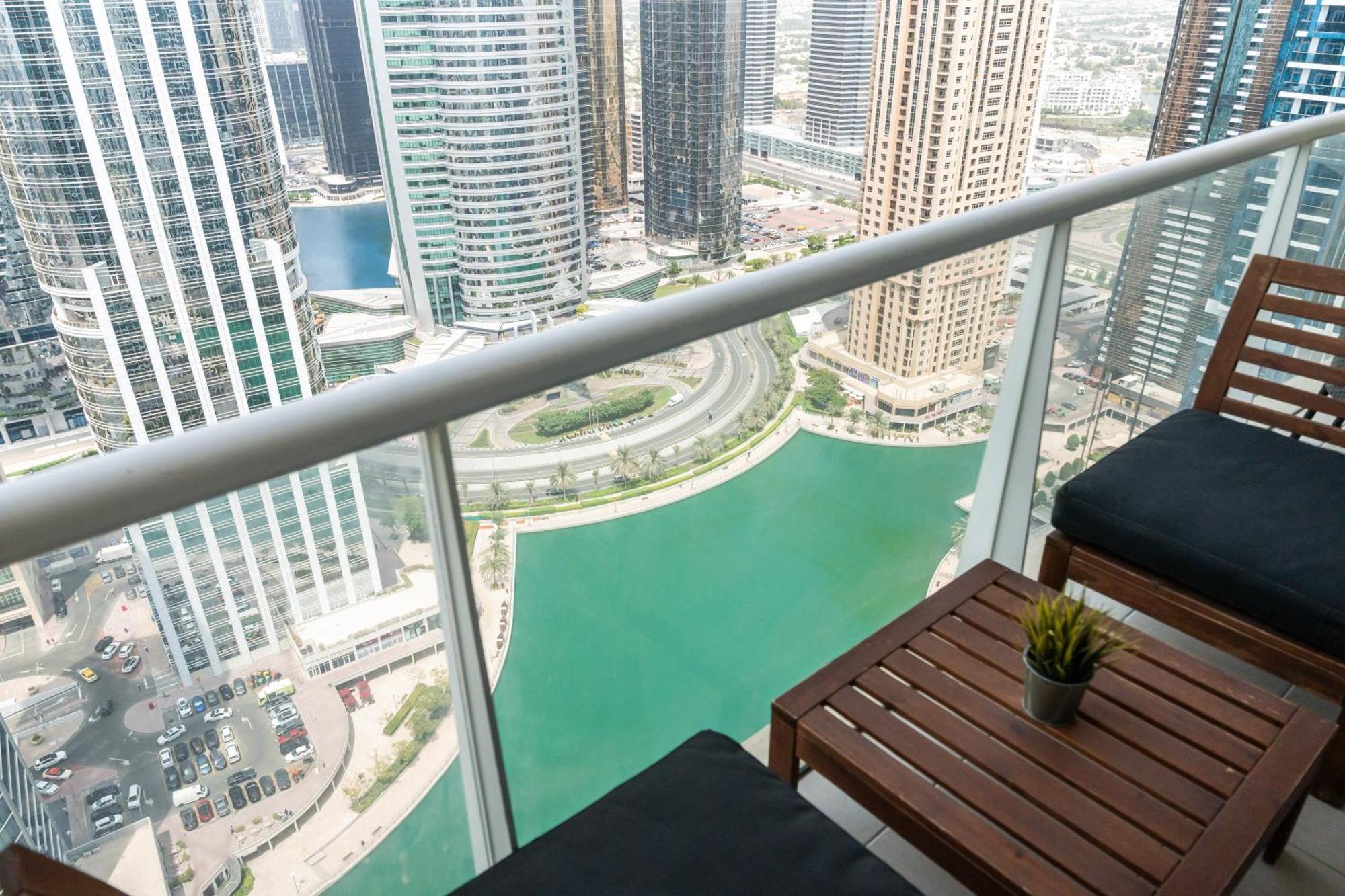 Modern & Spacious 2-Bed Condo With Panoramic Lake Views, Dual Balconies, Steps From Dubai Jlt Metro By "La Buena Vida Holiday Homes" Екстериор снимка