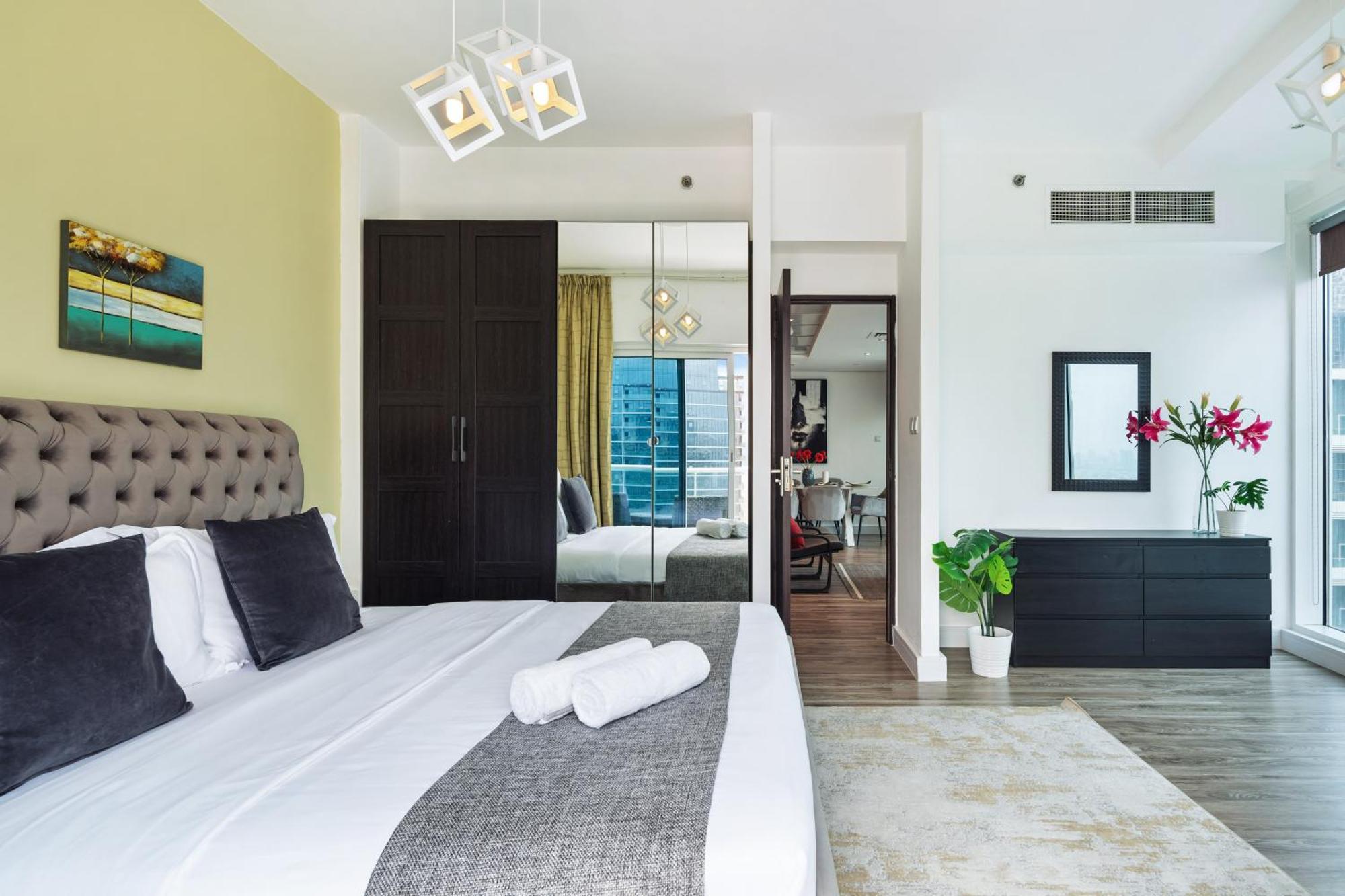 Modern & Spacious 2-Bed Condo With Panoramic Lake Views, Dual Balconies, Steps From Dubai Jlt Metro By "La Buena Vida Holiday Homes" Екстериор снимка