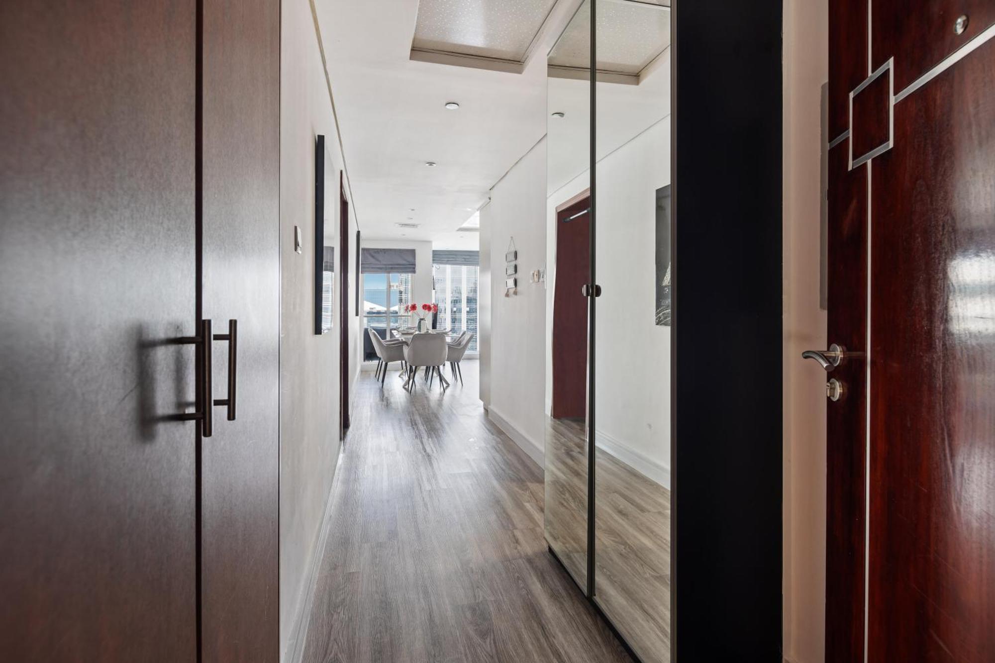 Modern & Spacious 2-Bed Condo With Panoramic Lake Views, Dual Balconies, Steps From Dubai Jlt Metro By "La Buena Vida Holiday Homes" Екстериор снимка