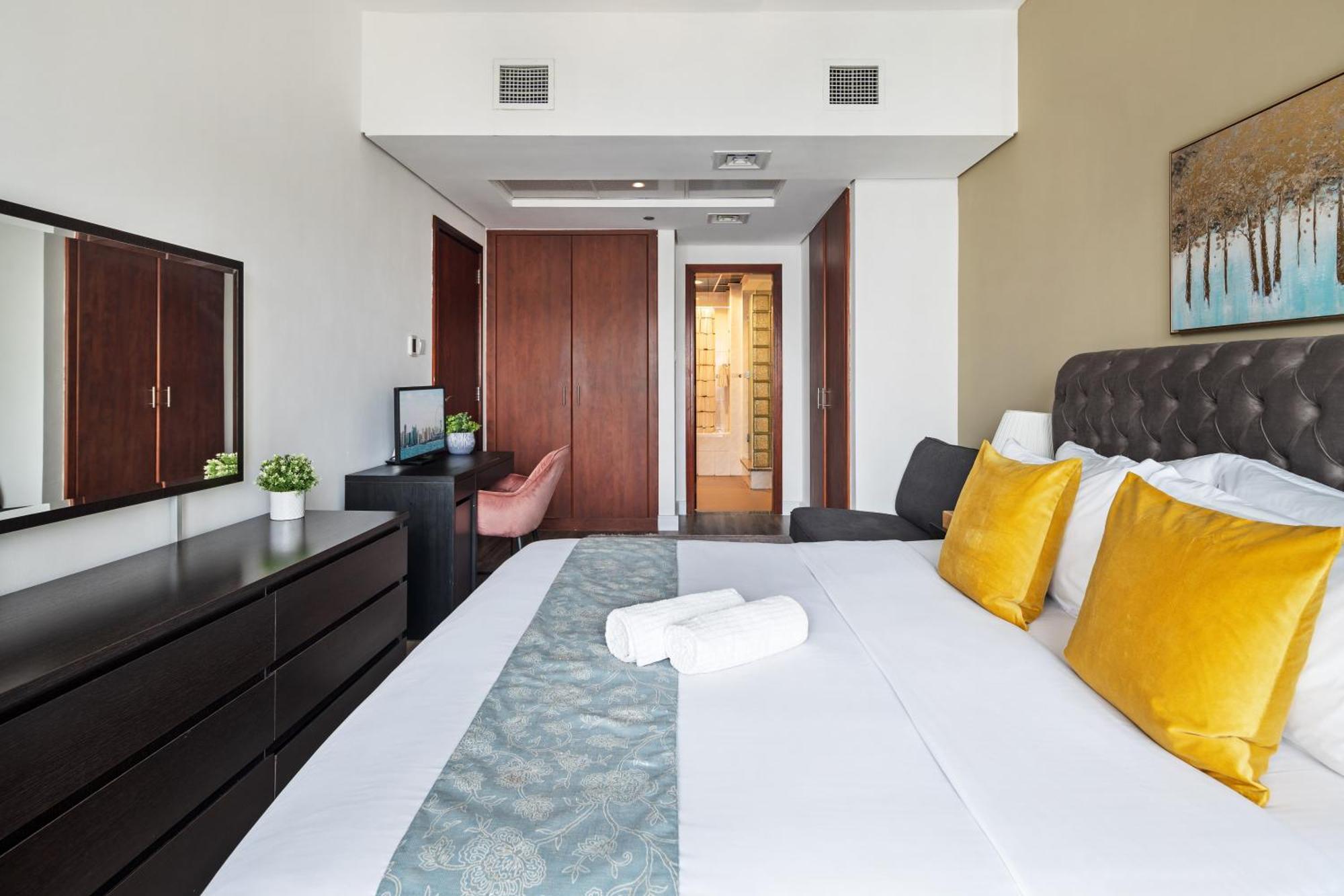 Modern & Spacious 2-Bed Condo With Panoramic Lake Views, Dual Balconies, Steps From Dubai Jlt Metro By "La Buena Vida Holiday Homes" Екстериор снимка