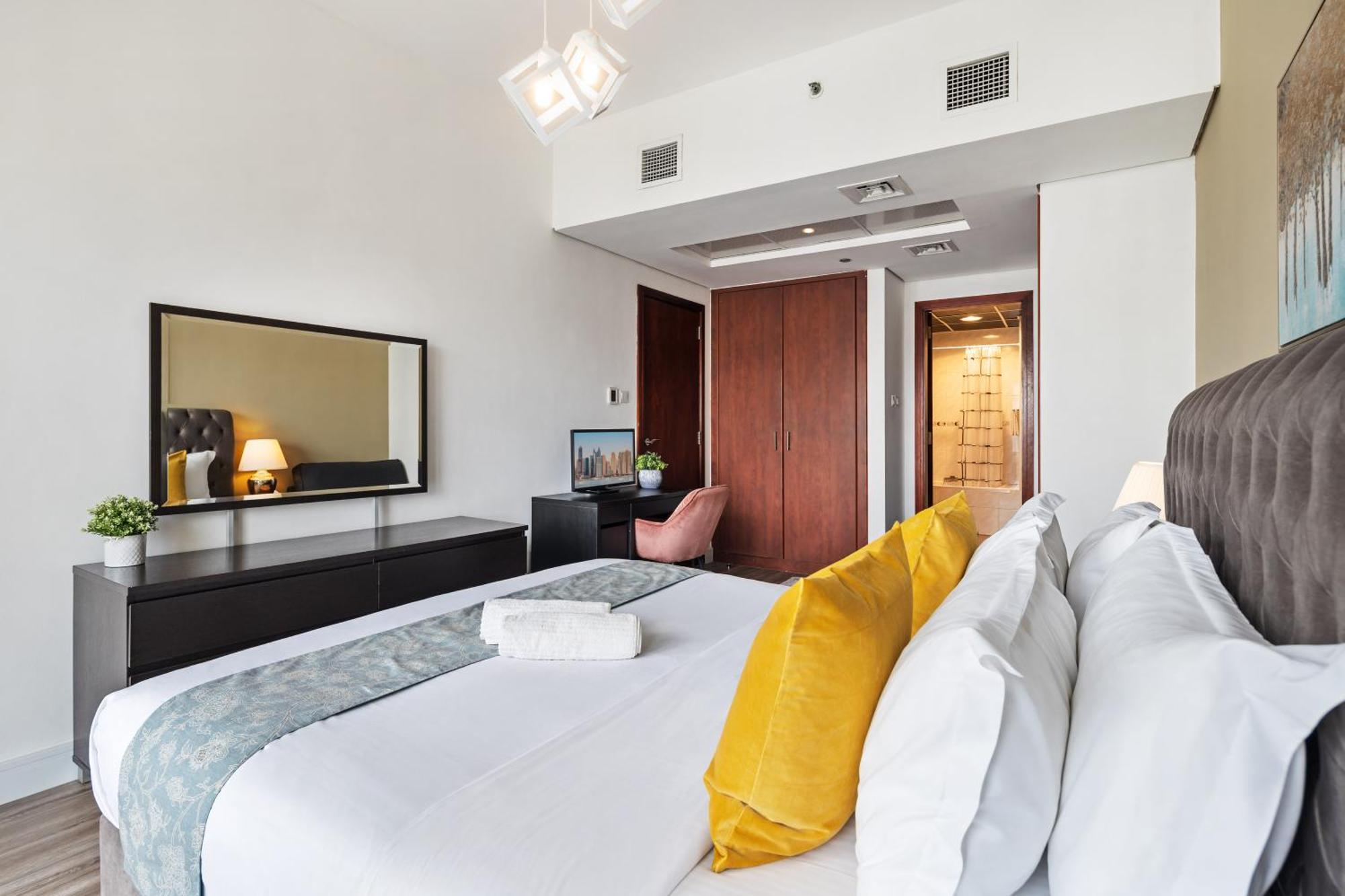 Modern & Spacious 2-Bed Condo With Panoramic Lake Views, Dual Balconies, Steps From Dubai Jlt Metro By "La Buena Vida Holiday Homes" Екстериор снимка