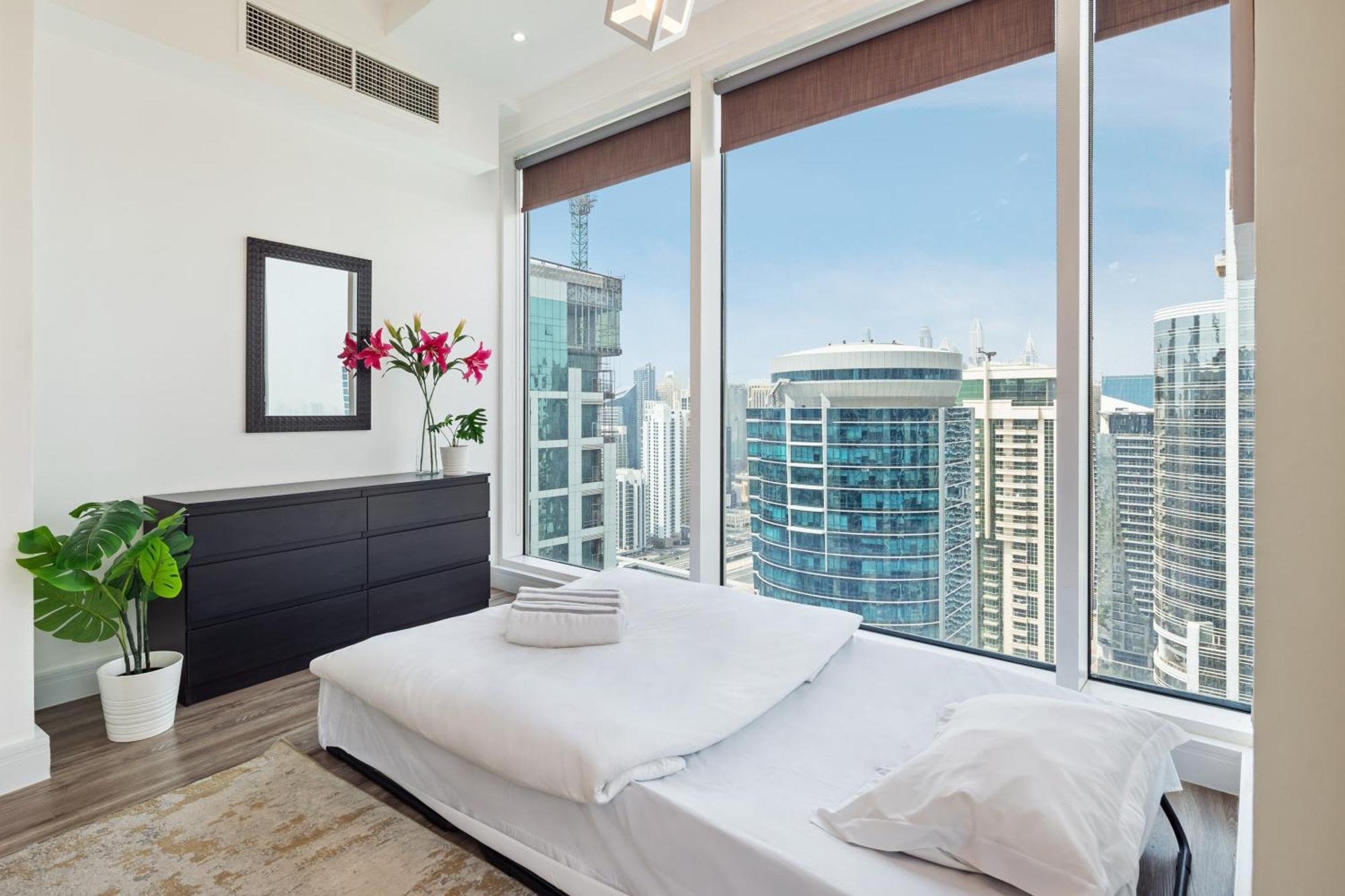 Modern & Spacious 2-Bed Condo With Panoramic Lake Views, Dual Balconies, Steps From Dubai Jlt Metro By "La Buena Vida Holiday Homes" Екстериор снимка