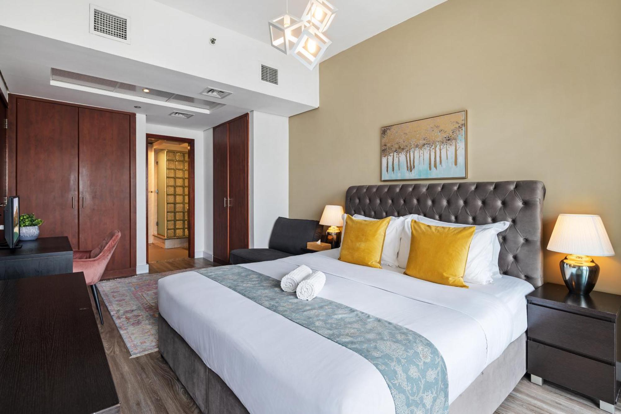 Modern & Spacious 2-Bed Condo With Panoramic Lake Views, Dual Balconies, Steps From Dubai Jlt Metro By "La Buena Vida Holiday Homes" Екстериор снимка